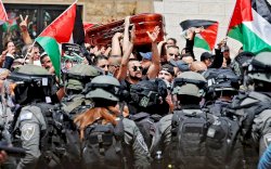 Pemakaman Jurnalis Al-Jazeera Dihiasi Kekerasan Polisi Israel