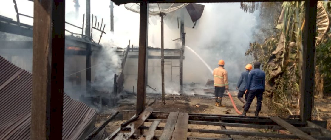 Si Jago Merah Lahap Habis Rumah Panggung di Pinrang, Kerugian Hampir Rp1M