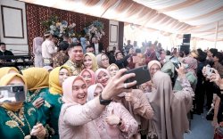 Duet Bupati Gowa-Fadly Hingga jadi Rebutan Selfi di Pernikahan Anak Bupati Jeneponto   