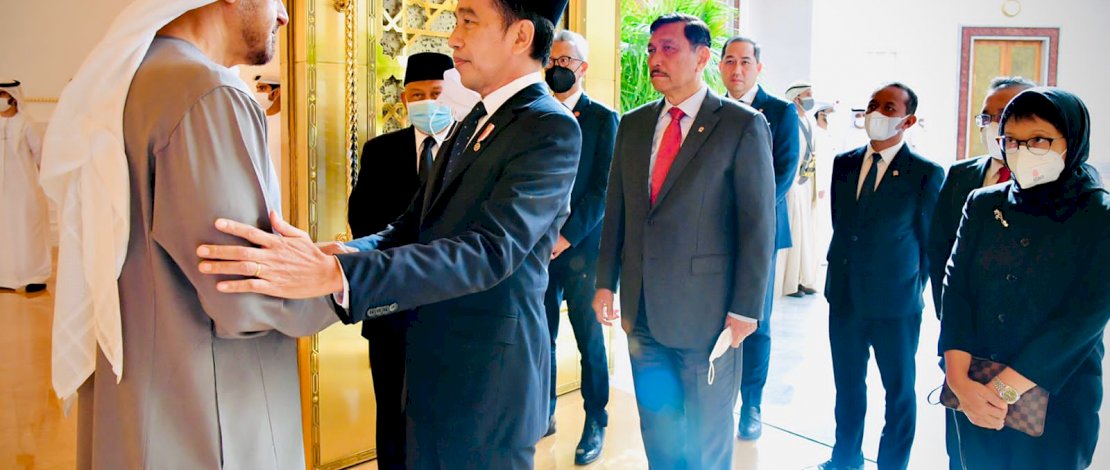 Singgah di Abu Dhabi, Presiden Jokowi Sampaikan Dukacita atas Wafatnya Sheikh Khalifa 