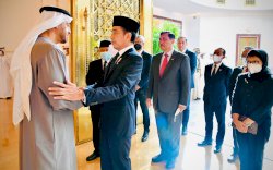 Singgah di Abu Dhabi, Presiden Jokowi Sampaikan Dukacita atas Wafatnya Sheikh Khalifa 