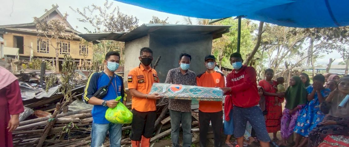 Gubernur Sulsel Kirim Bantuan untuk Korban Kebakaran di Takalar Gubernur Sulsel Kirim Bantuan untuk Korban Kebakaran di Takalar