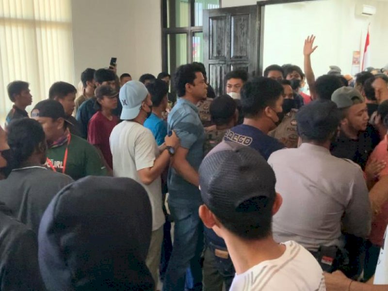 Tidak Terima Tuntutan PN Belopa, Keluarga Kasus Pembunuhan Imam Masjid Ngamuk