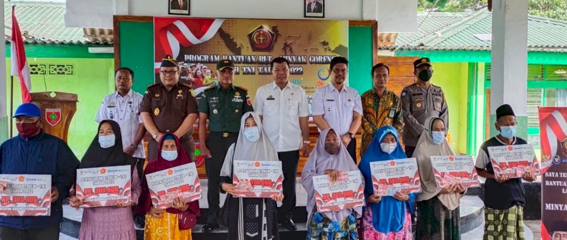 Bupati Bulukumba Buka Penyaluran Bantuan Pedagang Kaki Lima Bupati Bulukumba Buka Penyaluran Bantuan Pedagang Kaki Lima