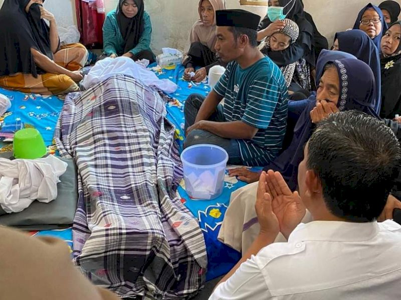 Warga Meninggal Disambar Petir, Wakil Bupati Takalar Melayat ke Rumah Duka