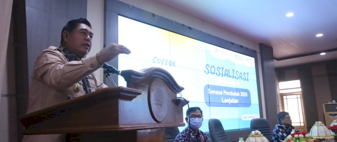 Sekretaris Daerah Provinsi Sulsel, Abdul Hayat Gani, saat membuka secara resmi Sosialisasi Pelaksanaan Sensus Penduduk (SP) 2020 Lanjutan, yang dirangkaikan dengan Coffee Morning, di Command Center, Kantor Gubernur Sulsel, Kamis, 19 Mei 2022.