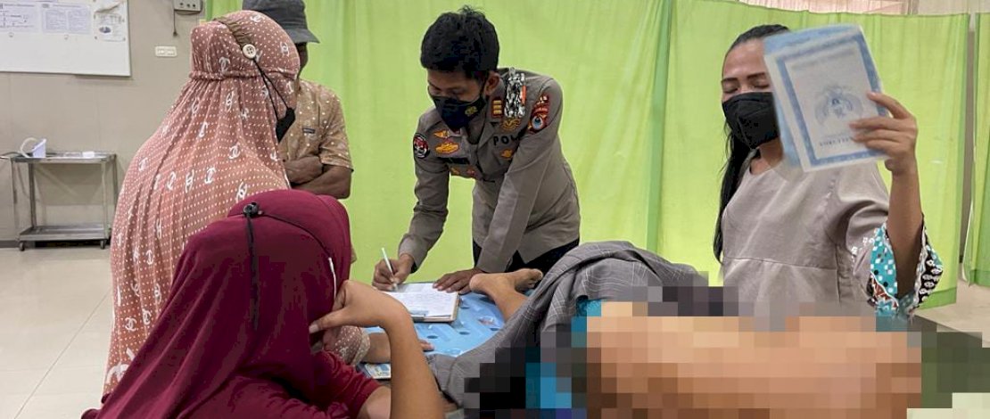 Plt Kasi Humas Polres Gowa, AKP Hasan Fadhlyh mengambil keterangan korban dan pihak keluarga di ruang Instalasi Gawat Darurat (IGD) Rumah Sakit Umum Syekh Yusuf Kabupaten Gowa, Rabu (18/5/2022) kemarin. 