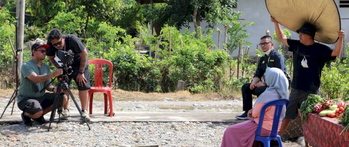 Proses pengambilan gambar video Kelompok Wanita Tani (KWT) Mawar di Desa Sumber Harum, Kecamatan Mappedeceng, Kabupaten Luwu Utara, hasilnya nanti akan diputar saat puncak Konferensi Tingkat Tinggi (KTT) G20 di Bali Oktober 2022 mendatang.