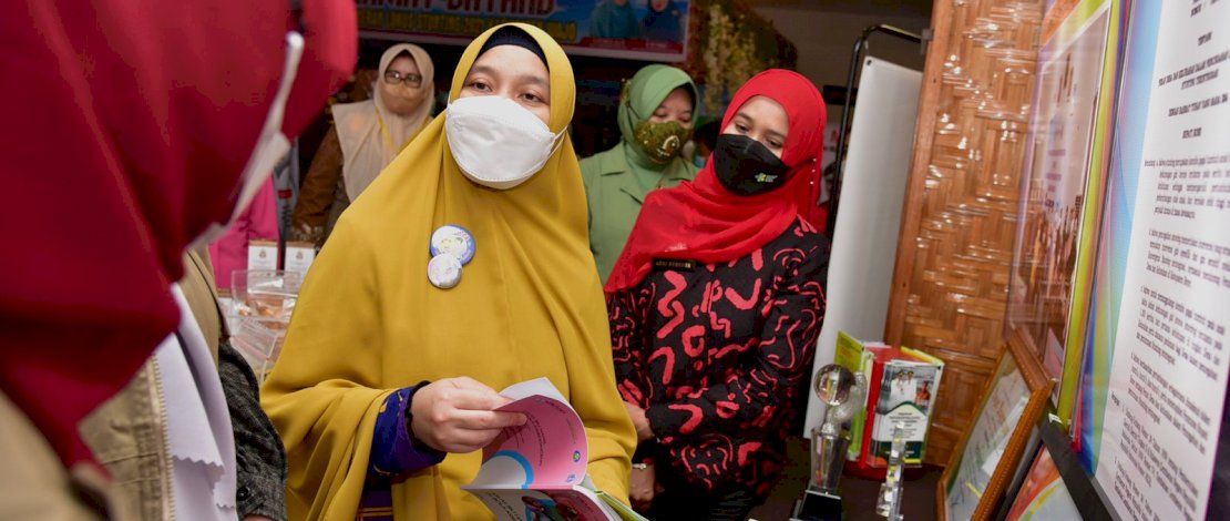 Ketua Tim Penggerak PKK Sulsel, Naoemi Octarina, menghadiri Pertemuan Konvergensi (Koordinasi, Intervensi, dan Integrasi) Stunting Tingkat Provinsi Sulsel Tahun 2022, yang diselenggarakan di Hotel Claro Makassar, Kamis, 19 Mei 2022.