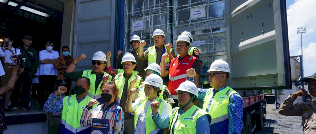 Inspektur Jenderal Kementerian Pertanian, Jan S Maringka, saat melepas ekspor komoditas pertanian di Terminal Peti Kemas Bitung, di Bitung, Sulawesi Utara, pada Jumat, 20 Mei 2022. Inspektur Jenderal Kementerian Pertanian, Jan S Maringka, saat melepas ekspor komoditas pertanian di Terminal Peti Kemas Bitung, di Bitung, Sulawesi Utara, pada Jumat, 20 Mei 2022.