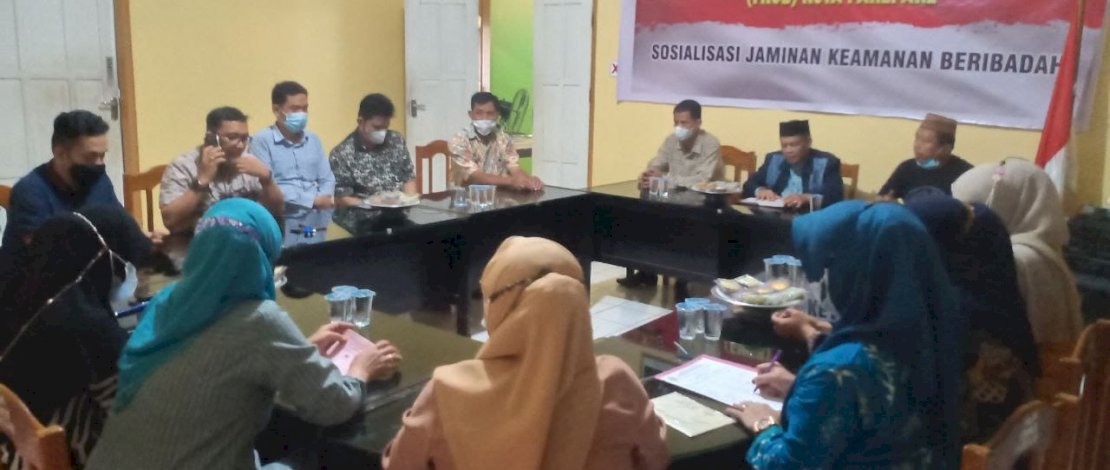 Forum Kerukunan Umat Beragama (FKUB) dan Kesbangpol Kota Parepare, menggelar pertemuan untuk membahas tentang kerukunan antar umat beragama.