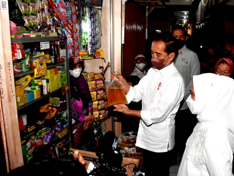 Presiden Jokowi Turun Langsung Tanyakan Harga Minyak Goreng
