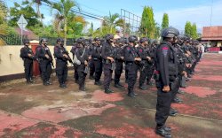 54 Kades Baru di Sinjai Dilantik, 1 SSK Pasukan Brimob Bone Diterjunkan