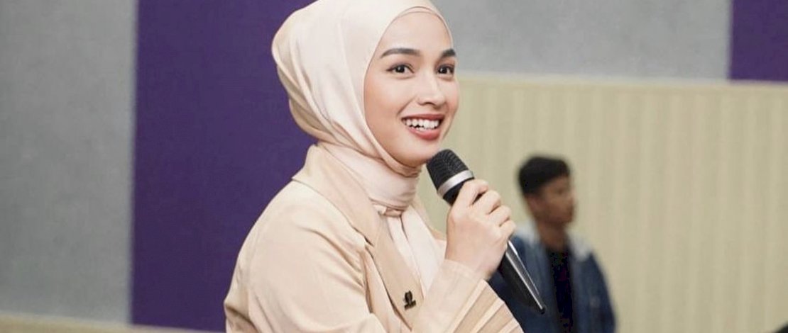 Gaya Hijab Disebut Mirip Biarawati, Tya Arifin: Terima Kasih Atas Teguran Kasih Sayangnya Gaya Hijab Disebut Mirip Biarawati, Tya Arifin: Terima Kasih Atas Teguran Kasih Sayangnya