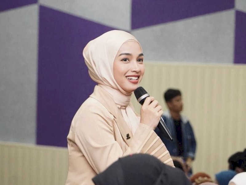 Gaya Hijab Disebut Mirip Biarawati, Tya Arifin: Terima Kasih Atas Teguran Kasih Sayangnya