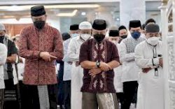 Bupati Gowa Salat Tarawih Pertama&nbsp;di Masjid Agung Syekh Yusuf