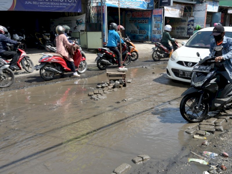 Lama Diabaikan, Kini Perbaikan Jalan Antang Jadi Rebutan