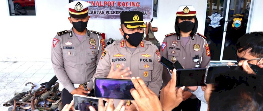 Ratusan Knalpot Racing Hasil Tangkapan Polres Bulukumba Dimusnahkan Ratusan Knalpot Racing Hasil Tangkapan Polres Bulukumba Dimusnahkan
