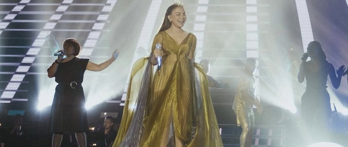 Potret Gaun yang dikenakan Rossa saat memperingati usia Karirnya yang ke 25 tahun.