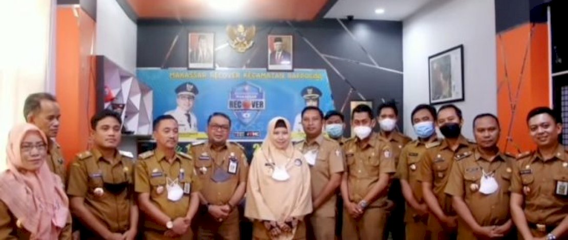 Camat Rappocini Syahruddin, S.Sos,M.Adm menerima Kunjungan Kerja Kepala Dinas (Kadis) Sosial Kota Makassar Ibu Aulia Arsyad, S.STP, M.SI dalam Rangka Penyerahan KIS APBN dan Persiapan Pelaksanaan Musyawarah Kelurahan Tahun 2022 di Ruang Kerja Kantor Kecamatan Rappocini, Selasa (12/04/2022).