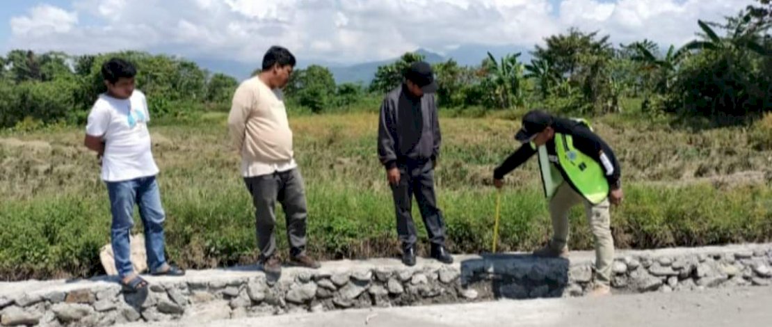 Komisi III DPRD Luwu bersmaa Dinas PUP meninjau sejumlah pekerjaan pengaspalan jalan , Kamis (02/06/2022).
Komisi III DPRD Luwu bersmaa Dinas PUP meninjau sejumlah pekerjaan pengaspalan jalan , Kamis (02/06/2022).