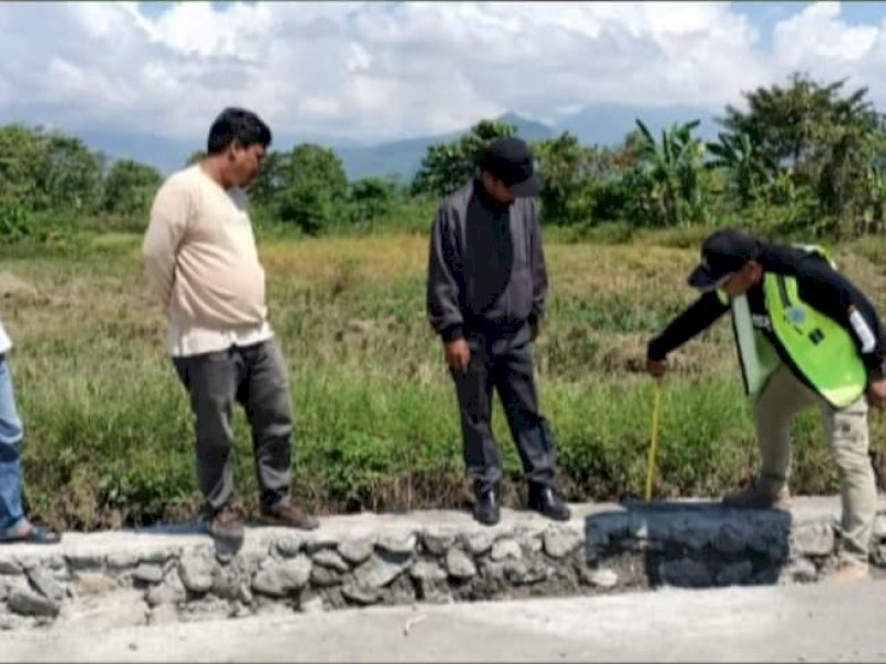 Jaga Kualitas Pengaspalan, Komisi III  DPRD dan Dinas  PUPR Luwu Tinjau Lokasi Proyek