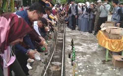Dipimpin Wakil Bupati Selayar, Ratusan Botol Miras di Taka Bonerate Dimusnahkan
