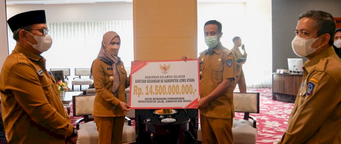 Pemprov Beri Bantuan keuangan untuk Seko-Rampi, Bupati Lutra: Bukti Komitmen Kuat Gubernur&nbsp;Sulsel