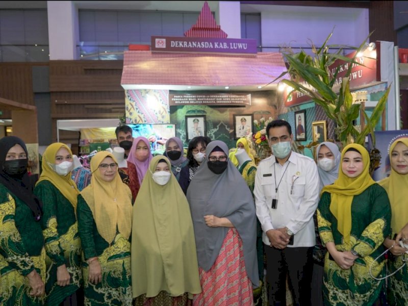 Dekranasda Luwu Raih Best Booth Dua Pada Sulsel Craft 2022