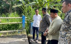 Tinjau Jembatan Ambruk, Bupati Maros Anggarkan Perbaikan Sebesar Rp950 Juta