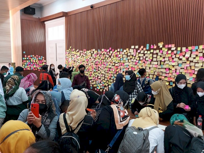 Tiba di Indonesia, Dari Warga hingga Pejabat Mulai Berdatangan ke Gedung Pakuan untuk Melayat Eril