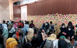 Tiba di Indonesia, Dari Warga hingga Pejabat Mulai Berdatangan ke Gedung Pakuan untuk Melayat Eril