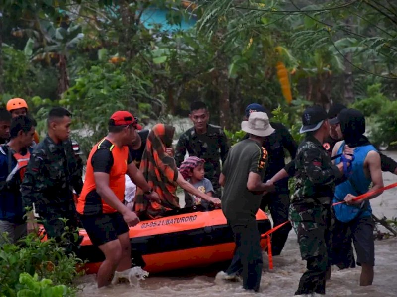 Pasca Gempa, Banjir Landa Mamuju Ibu Kota Sulawesi Barat, Netizen: Pray For Mamuju