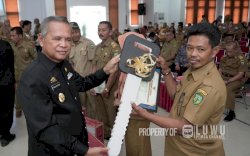 Wajib Pajak Berprestasi Terima Penghargaan Bupati Luwu