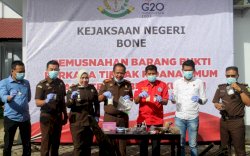 Kejari Bone Musnahkan 131 Gram Sabu-Sabu