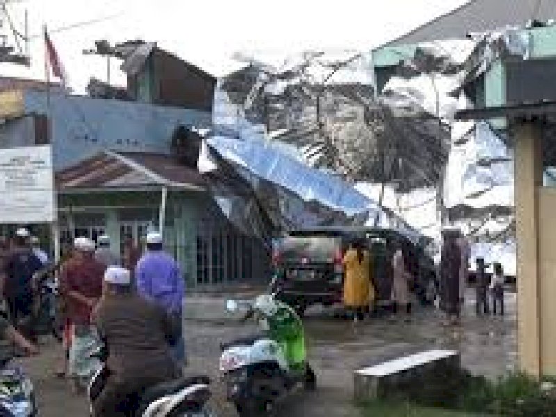 Angin Puting Beliung Ngamuk di Maros, Puluhan Rumah Terdampak