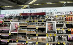 Tak Mampu Saingi  Merk Artis, Revlon Digilas Roda Zaman