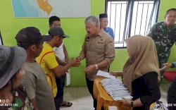 Bupati Pinrang Serahkan Bantuan Untuk Korban Bencana Angin Kencang