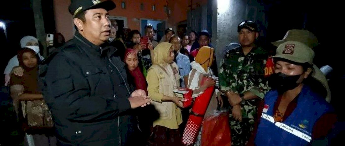 Terjun Langsung Salurkan Bantuan Korban Puting Beliung, Bupati Maros : 102 Rumah Rusak