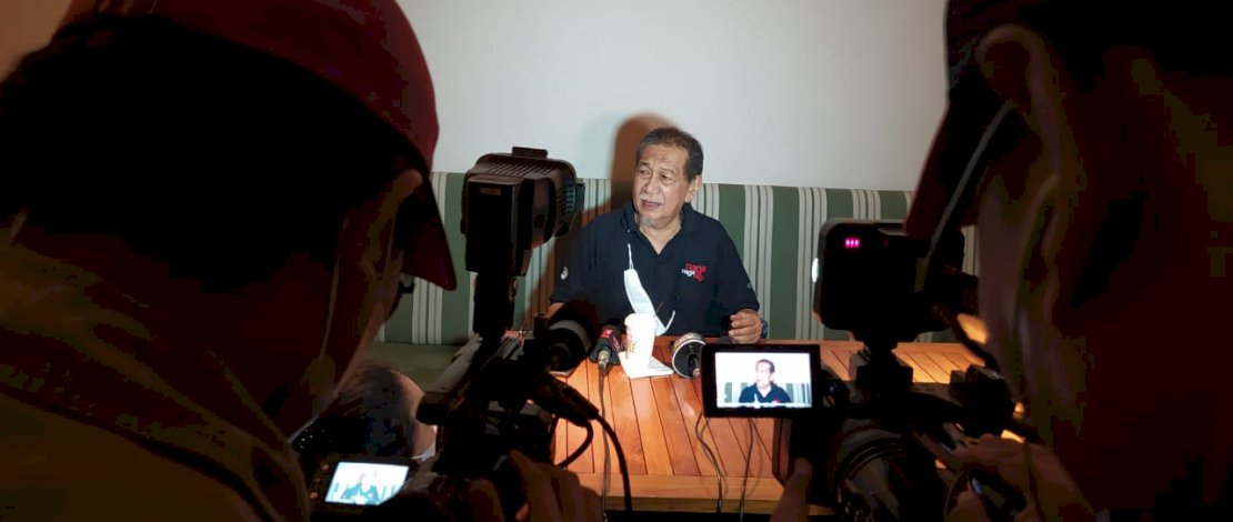 Sutradara Sekaligus salah satu pemeran utama film Naga Naga Naga, Dedy Mizwar saat memberikan keterangan kepada Wartawan, Sabtu (18/6/2022) dok : (Muh. Taufik/bukamatanews.id) 