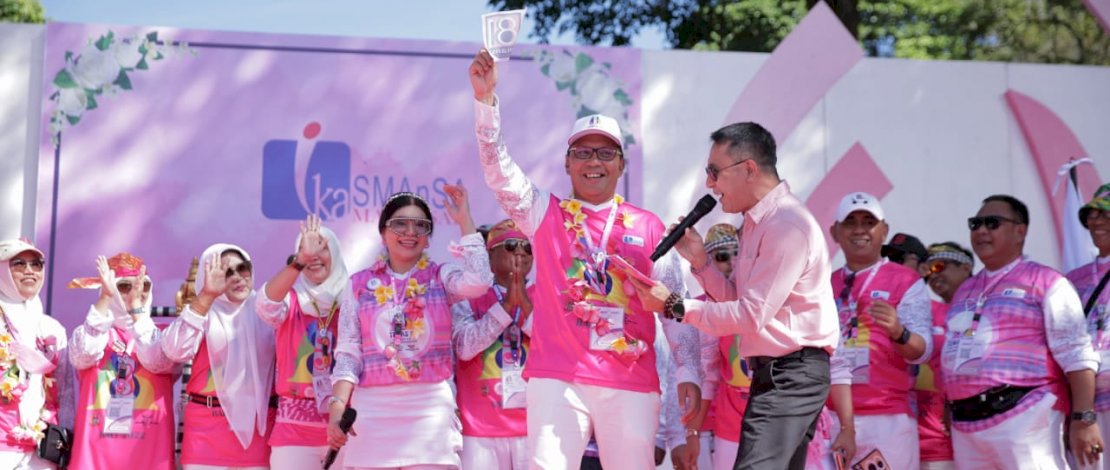 Tampil Keren Dihadapan Ribuan Alumni, Danny Beli Celana Putih di Pasar Bedugul 