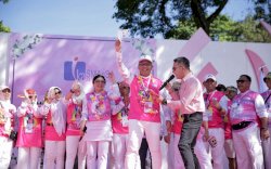 Tampil Keren Dihadapan Ribuan Alumni, Danny Beli Celana Putih di Pasar Bedugul 