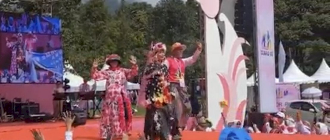 Salah satu kegiatan Tenas III Smansa, yakni fashion show.