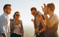 7 Cara Hidup Sehat dan Bahagia, Salah Satunya Jaga Silaturahmi