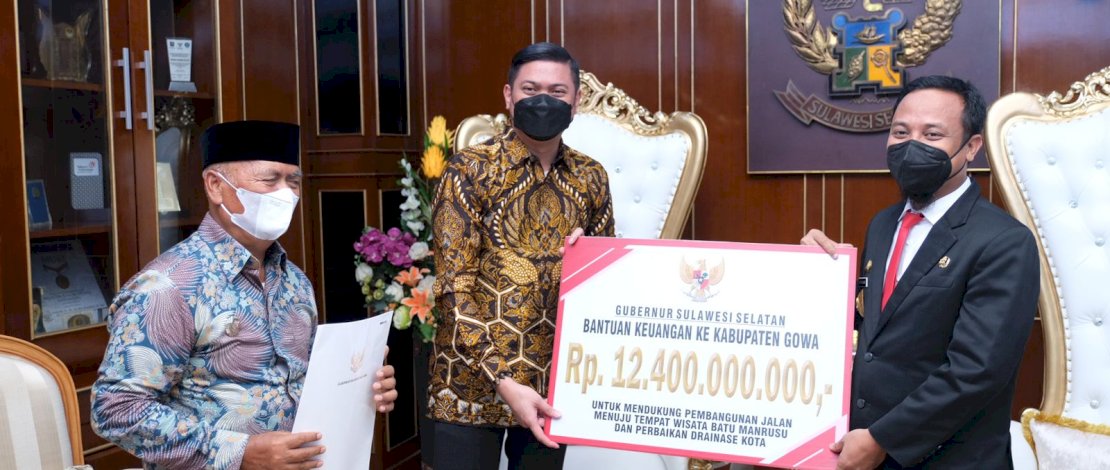 Bupati Gowa Terima Bantuan Keuangan dari&nbsp; Pemprov Sulsel Sebesar Rp 12,4 Miliar