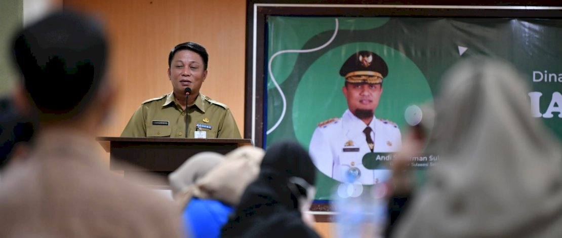 Pelaksana Tugas Kepala Disnaker Sulsel, Andi Darmawan Bintang, saat membuka Sosialisasi Peluang Kerja ke Luar Negeri, yang dilaksanakan di Hotel Almadera Makassar, Selasa, 21 Juni 2022.