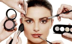 80% Wanita Indonesia Habiskan Uang Buat Beli Make Up