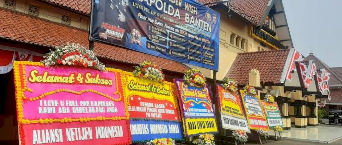 Tetapkan Nikita Mirzani Jadi Tersangka, Polresta Serang Kota Dipenuhi Karangan Bunga Terima Kasih 