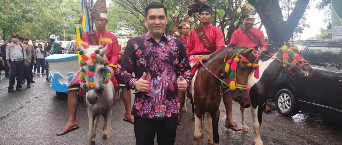 Uniknya Pasukan berkuda dan Julung- Julung Asal Takalar Pukau Warga Bone 