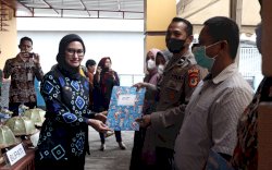Bupati Indah Serahkan Sertifikat Tanah Gratis untuk 100 Warga Kelurahan Kappuna Masamba